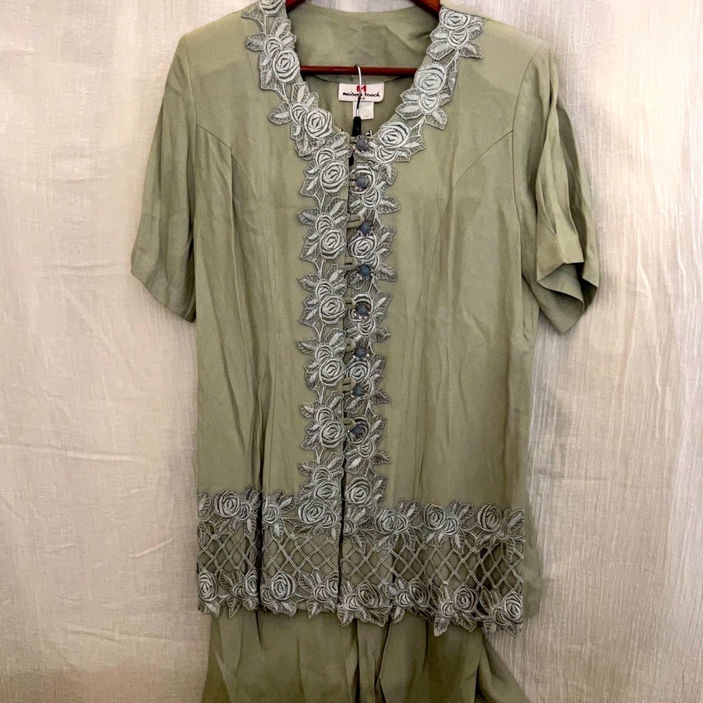 Vintage Two-piece Mint Green Embroidered VTG Skirt with Jacket